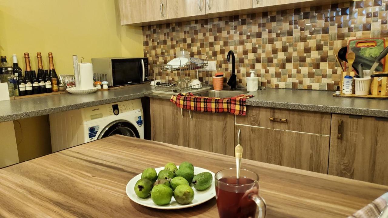Sunny Hostel Tbilisi Ngoại thất bức ảnh